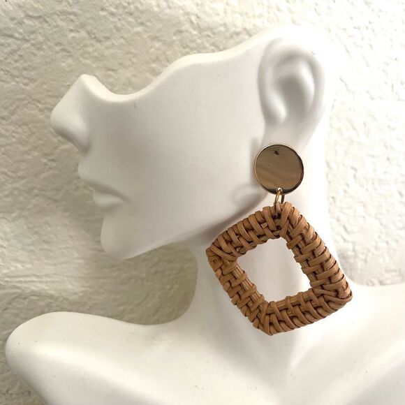 Tan and gold tone square statement earrings - Picture 6 of 10